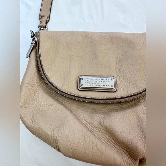MARC by Marc Jacobs New Q Natasha Leather Crossbody Bag - Nude - Picture 8 of 12